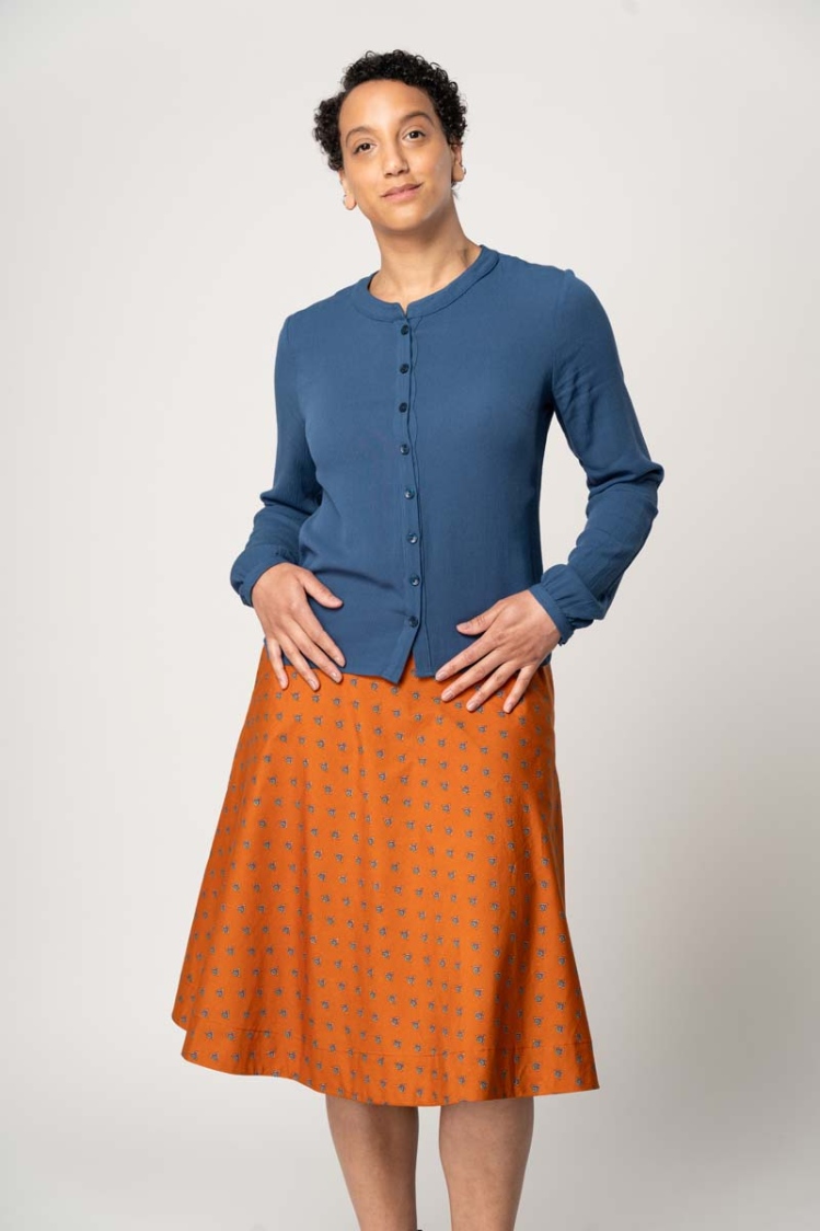 Bluse Langarm für Damen in Blau mit Knopfleiste ohne Kragen Ansicht Front