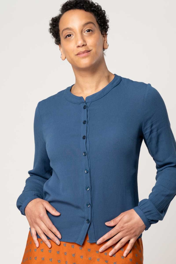 Bluse Langarm für Damen in Blau mit Knopfleiste ohne Kragen
