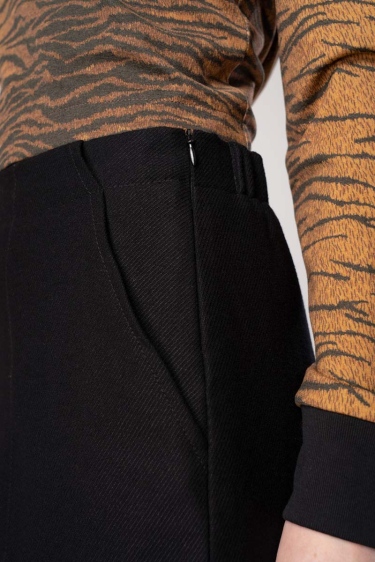 Pullover Damen Tiger Animal Print Detailansicht schwarze Ärmelbündchen