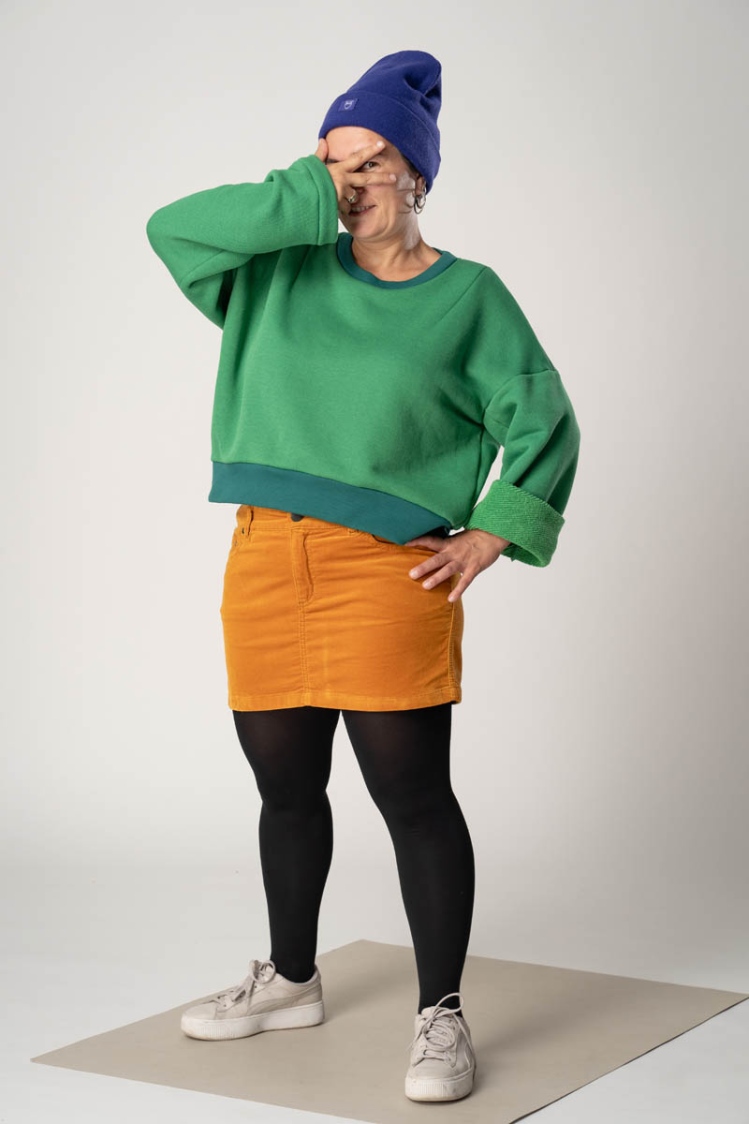 Oversize Pullover für Damen in Grün Ansicht seitlich von vorne