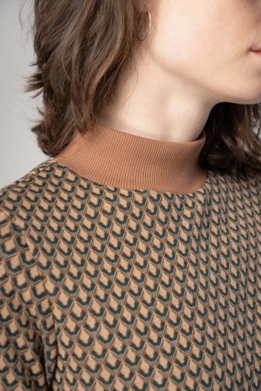 Stehkragen Pullover Damen Art Deco Muster Beige Detailansicht Stehkragen