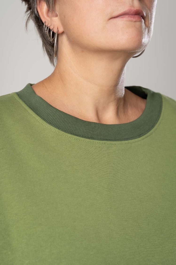 Oversize Pullover für Damen in Hellgrün Detailansicht Rundhalsausschnitt