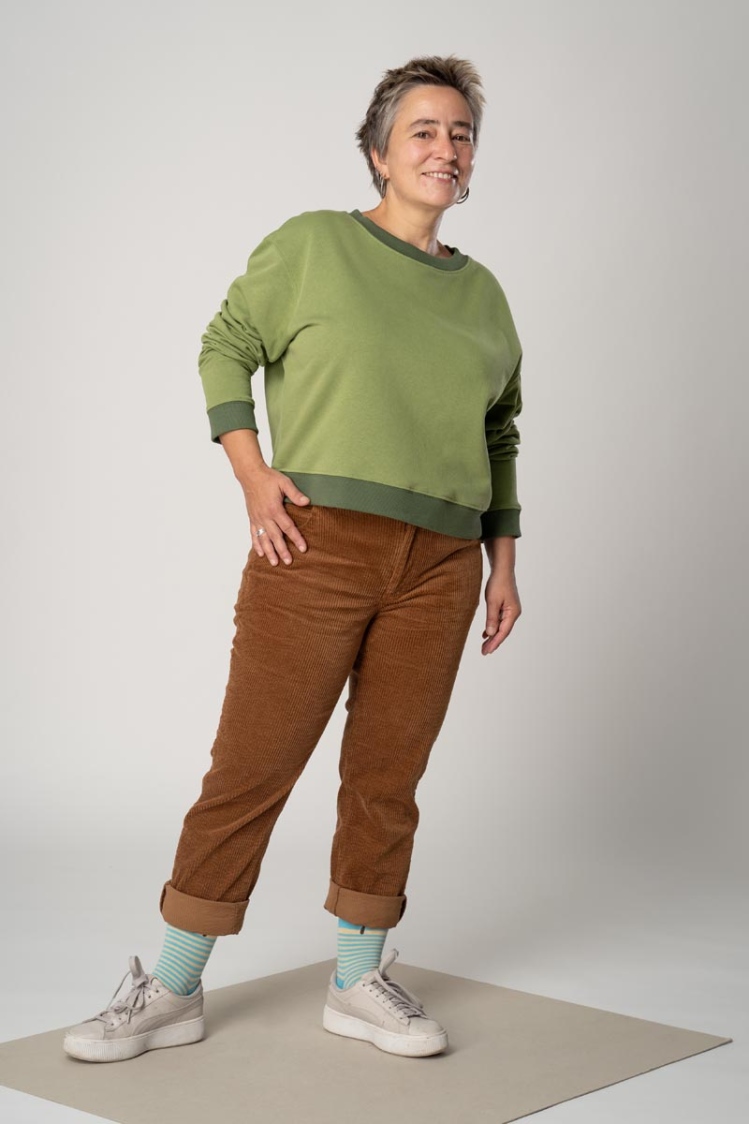 Oversize Pullover für Damen in Hellgrün Ansicht seitlich von vorne