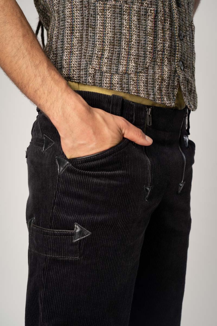Cordhose "Zimmermann" straight leg - anthrazit Detailaufnahme von Hosentasche
