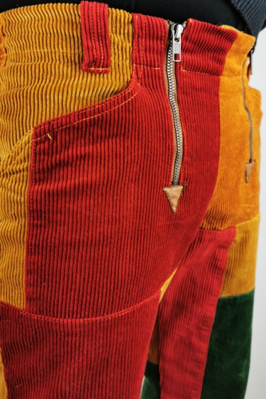 Bunte Schlaghose "Zimmermann" Cord Patchwork in orange-rot-grün Detail Verschluss