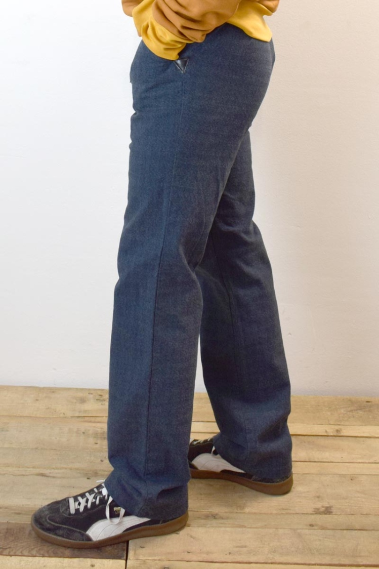 Zimmermannshose Dunkelblau-Schwarz kariert mit geradem Bein Ansicht linke Seite