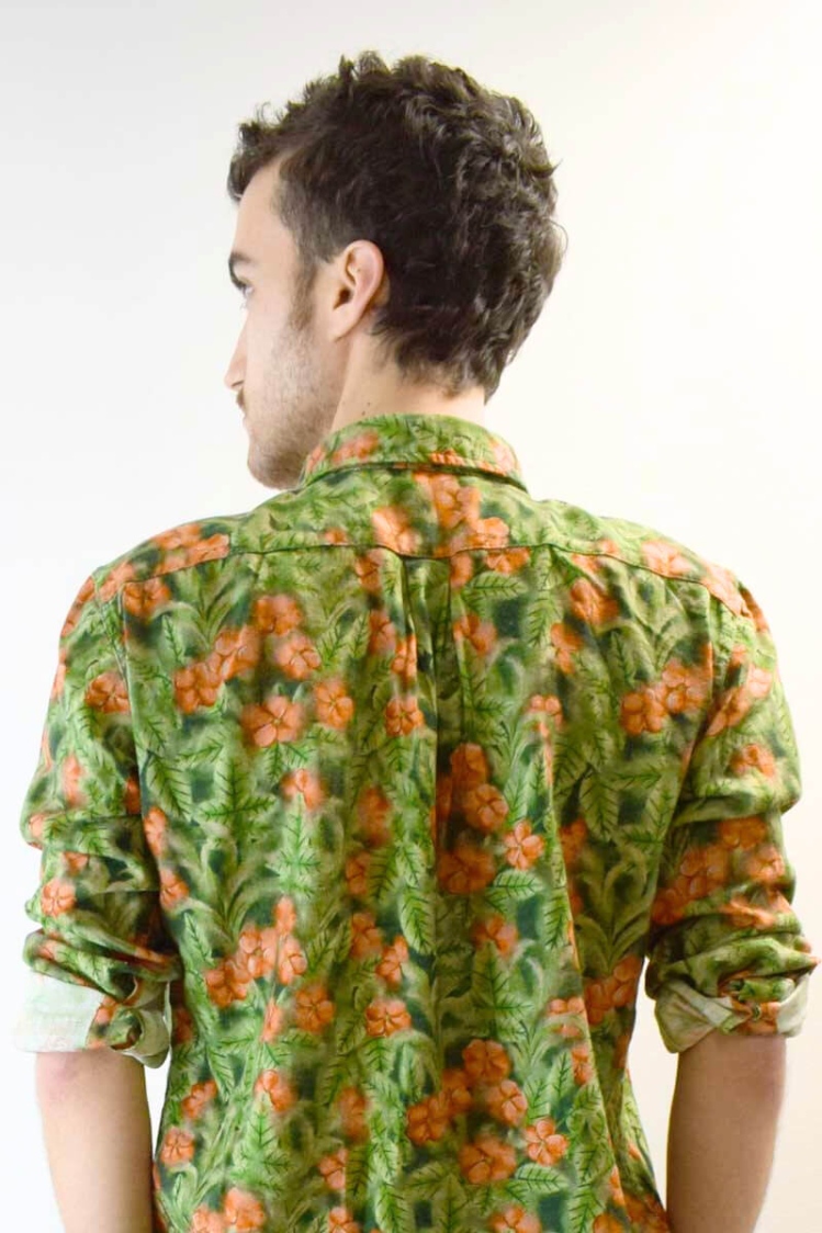 Leinenhemd für Herren Langarm mit floralem Haiwaiihemd-Muster Detailansicht Rücken