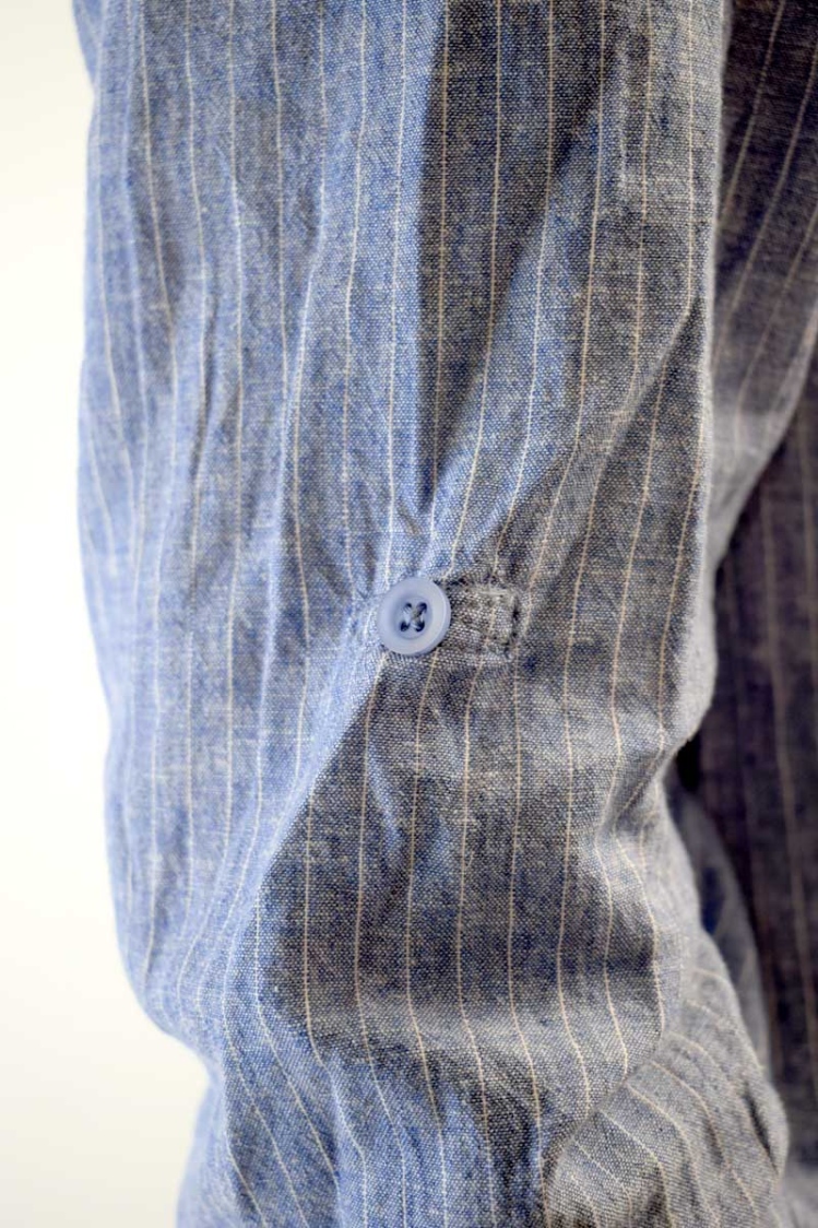 Leinenhemd für Herren Langarm in Hellblau mit weißen Streifen Detailansicht Ärmel