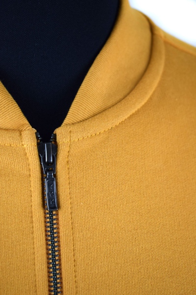Blouson Jacke Herren Gelb aus Bio Baumwolle Detailaufnahme vom Kragen