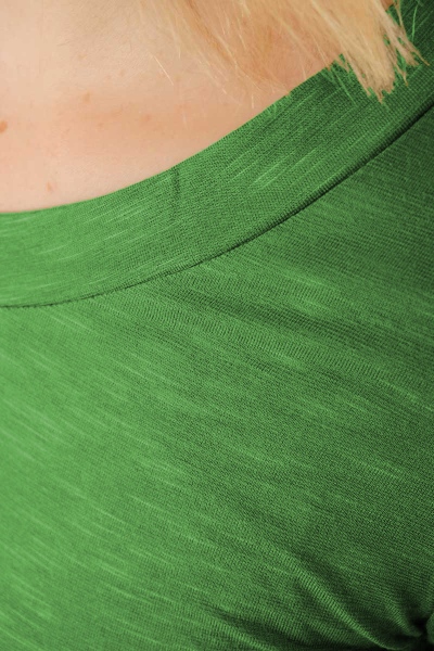 Langarmshirt "Joy" aus Viskose in Grün für Damen Nahaufnahme V-Neck