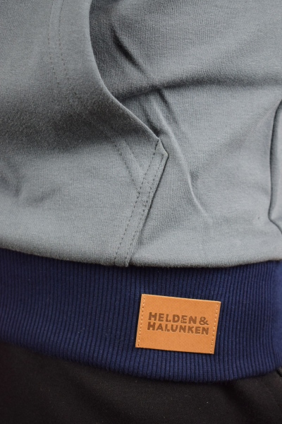 Sweatshirt "Floh" Grau mit blauen Ärmeln und Bündchen für Herren Detailbild Bündchen