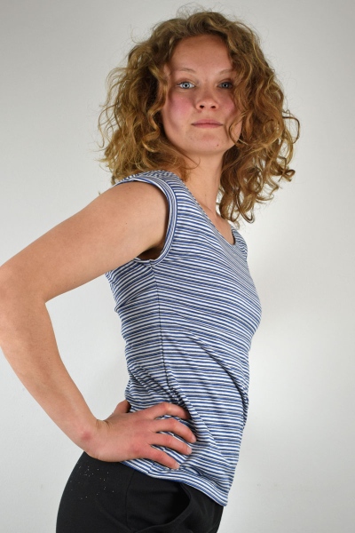 Mrs.Hippie Shirt "Lilly" von Adrett in blau-grau dünn gestreift