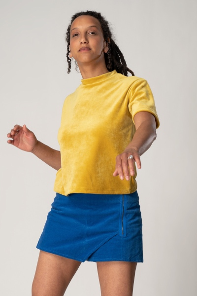 Hosenrock kurz "Nelke" für Damen aus Feincord in azurblau von vorne