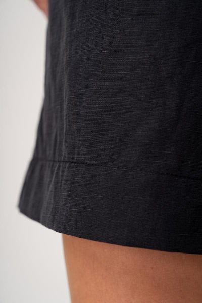 Schwarze Shorts 100% Viskose für Damen Detailbild Hosensaum