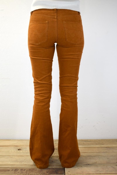 Bootcut Hose für Damen aus Cord in Orange Rückansicht