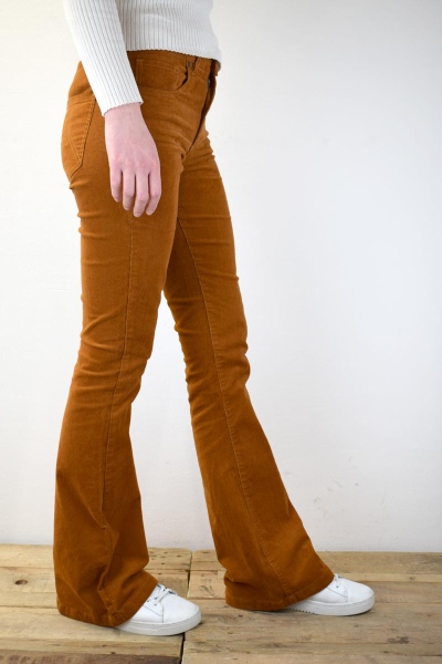 Bootcut Hose für Damen aus Cord in Orange seitliche Ansicht
