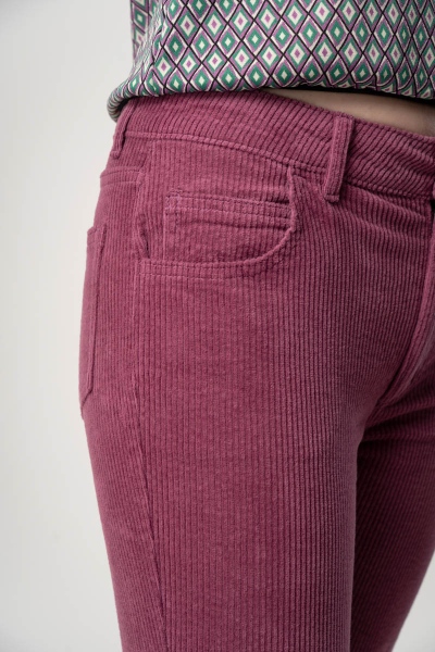 Cordhose für Damen in Pink Detailansicht Seitentasche