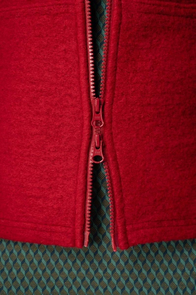 Wollweste für Damen in Rot Detailansicht YKK-Reißverschluss