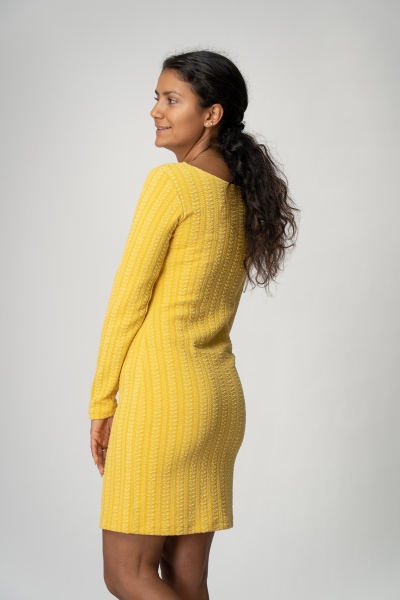Kleid "Goss" Langarm in Gelb strukturiert von hinten