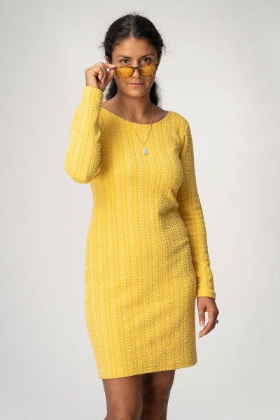 Kleid "Goss" Langarm in Gelb strukturiert von vorne