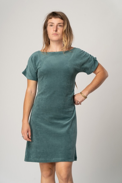 Nicki Kleid "Lizzy" aus Bio-Baumwolle in Türkis von vorne Detail