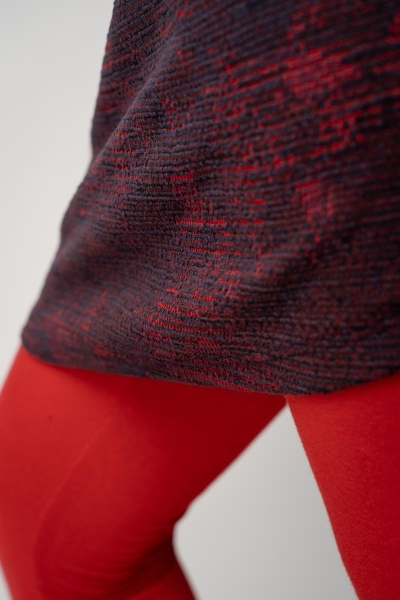 Minikleid Langarm Blau-Rot gemustert Detailansicht Kleidsaum