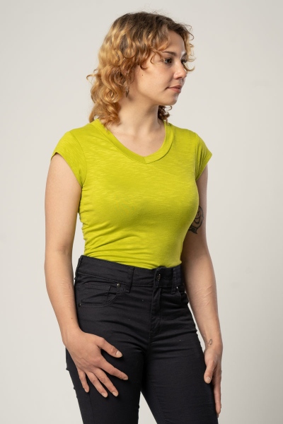 Damen T-Shirt "Joy" Viskose in Gelbgrün von vorne