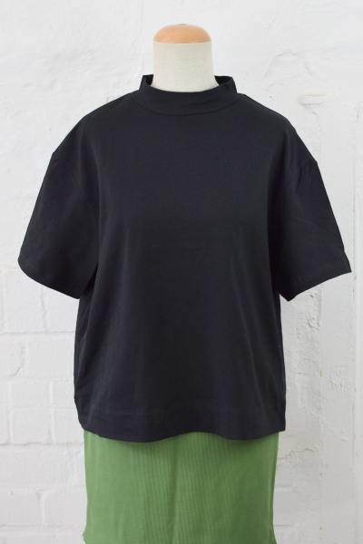 Schwarzes T-Shirt "Ruma" Damen Baumwolle Bio Ansicht von vorne