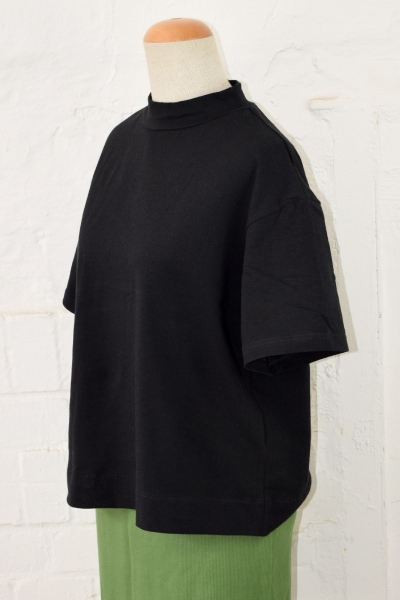 Schwarzes T-Shirt "Ruma" Damen Baumwolle Bio Ansicht von linker Seite