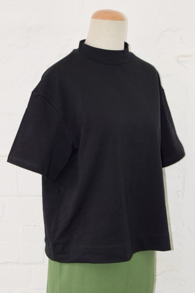 Schwarzes T-Shirt "Ruma" Damen Baumwolle Bio Ansicht von rechter Seite