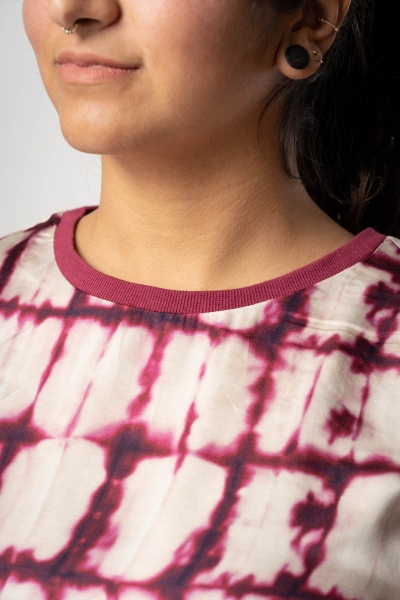 Batik Shirt für Damen Langarm Beige und Beere Detailansicht Rundhals