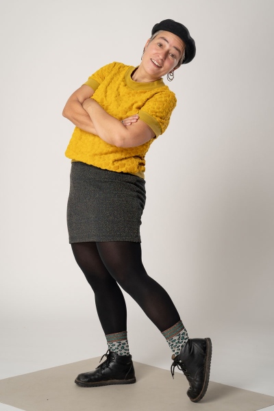 Kurzarmshirt "Anita" für Damen in Gelb in Kombination mit Minrock