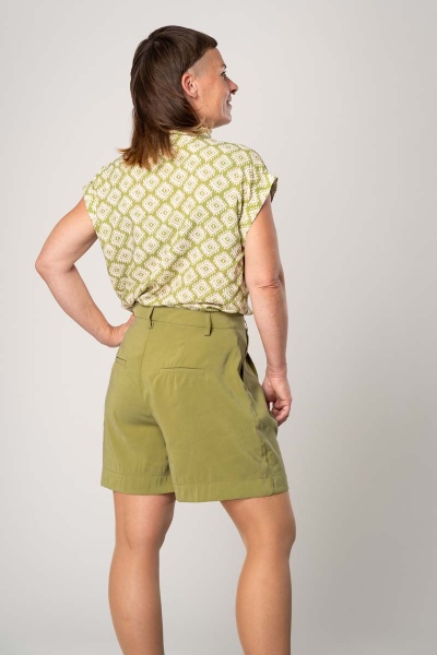Bluse Damen Kurzarm Viskose Beige-Grünes Rautenmuster Ansicht seitlich von hinten