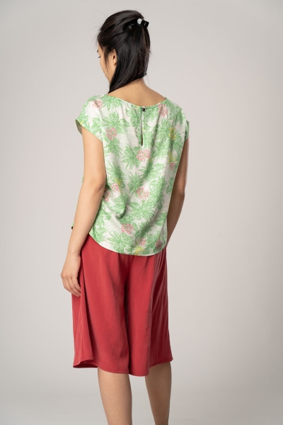 Bluse Kurzarm "Gabi" in Weiß mit grünen Palmen MusterViskose Bluse Kurzarm für Damen mit Palmen Ansicht seitlich von hinten