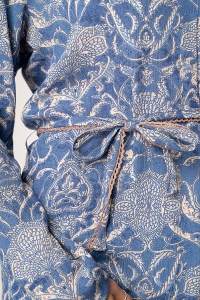 Blusenkleid Viskose Ornamente in Blau Detailansicht Taillenband