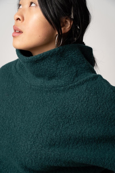 Grüner Pullover mit Fledermausärmel und Rollkragen für Damen Detailbild Rollkragen