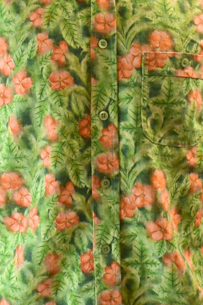 Leinenhemd für Herren Langarm mit floralem Haiwaiihemd-Muster Detailansicht Knopfleiste Front