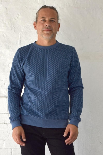 Pullover "Ewan" Herren in Blau mit grafischem Muster Ansicht von vorne