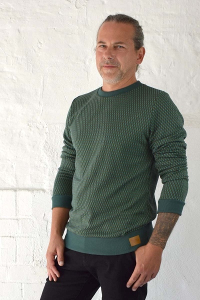 Pullover "Ewan" Grün für Herren mit grafischem Muster Ansicht seitlich von vorne