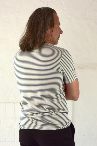 Viskose T-Shirt "Theo" für Herren - Streifen Beige-Azurblau Ansicht von hinten