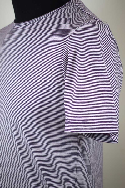 T-Shirt für Herren aus Viskose in Lila-Weiß gestreift Detailansicht Kurzärmel